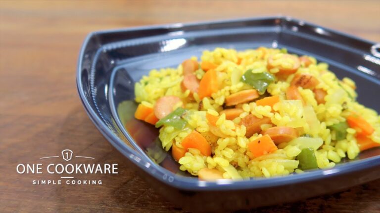 フライパンひとつで簡単時短♪ 野菜とウインナーのカレーピラフ｜ONE COOKWAREシリーズ　レシピ　作り方