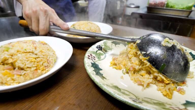 超絶炒飯ラッシュ！極みの鍋振り職人が営むガッツリ町中華がヤバい丨Egg Fried Rice-Wok Skills In Japan