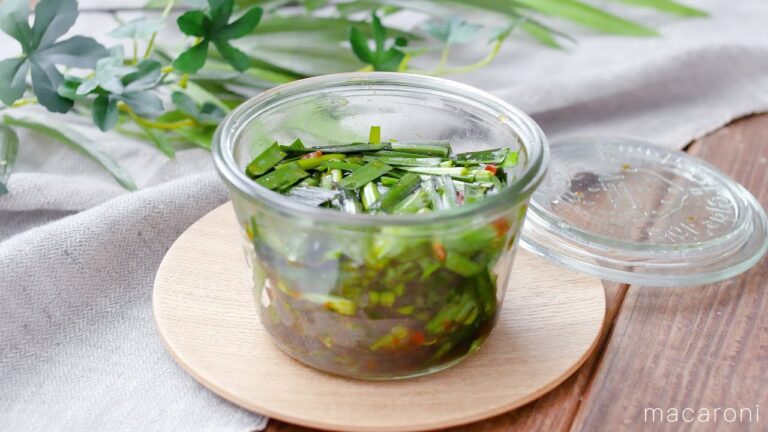 【ニラの豆板醤和え】おつまみや冷奴、ラーメンに！漬け込むだけ♪｜macaroni（マカロニ）