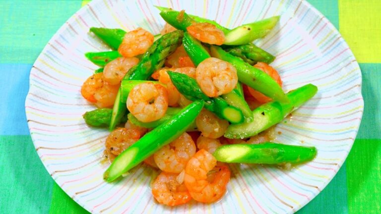 プリップリ食感！海老とアスパラの塩炒め