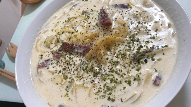 【あつあつ】生サラミのスープカルボナーラ風パスタ【適当】