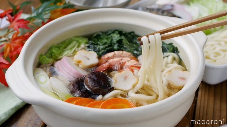 【うどんすき】鶏肉やえびなどの旨味たっぷり！夜食にもおすすめ♪｜macaroni（マカロニ）