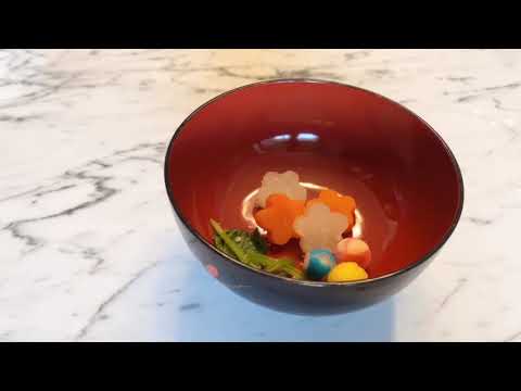 簡単！お塩だけで料亭風のお吸い物ができます。