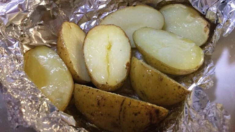 新じゃがバターの作り方教えます❤️コツはよく水に浸して、焼き上がった後の蒸らし。これで完璧です😋