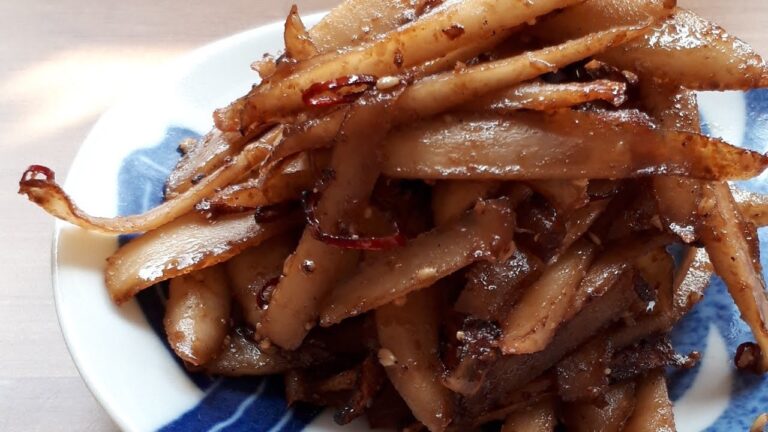お箸が止まらない！ゴボウがメインのピリ辛おつまみ【Stir-fried burdock】ぱぱきっちん♪