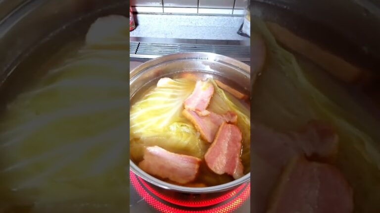 キャベツとベーコンのスープ
