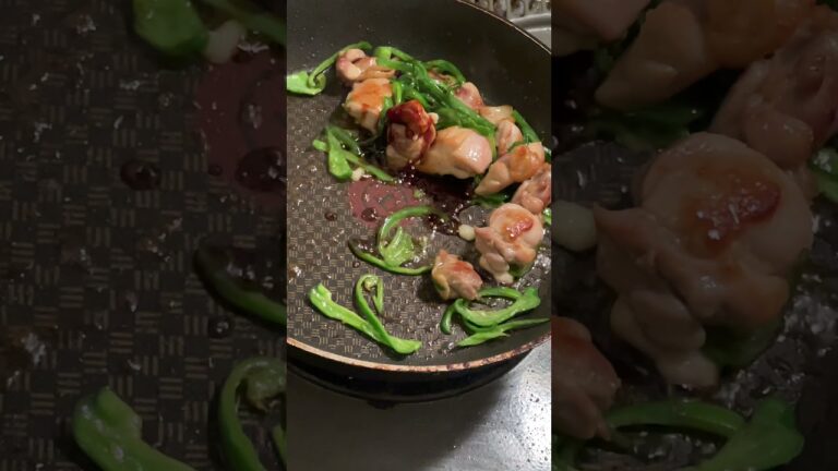 【副菜の方が美味しい事件】鶏ももピーマン炒め＆にんじんとツナのきんぴら【自炊日記】 #Shorts