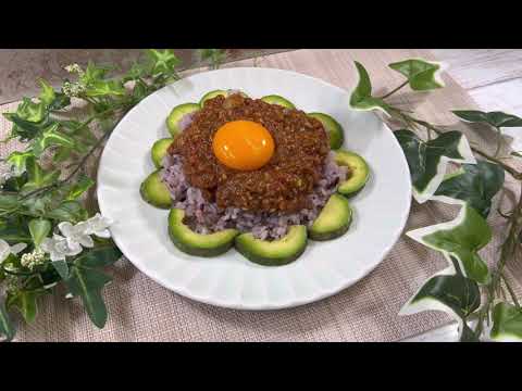 ドラモリの健康レシピ「レンジで簡単！無水トマトキーマカレー丼」編