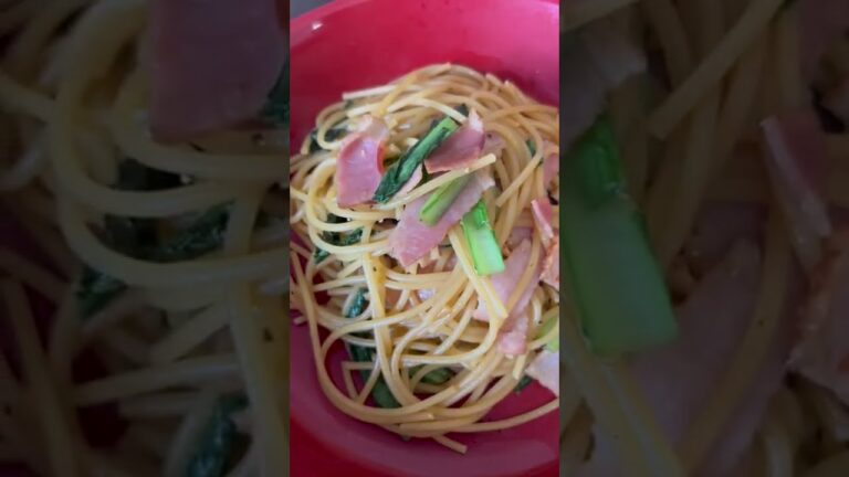 #Shorts ベーコンと小松菜のバター醤油パスタの作り方！！