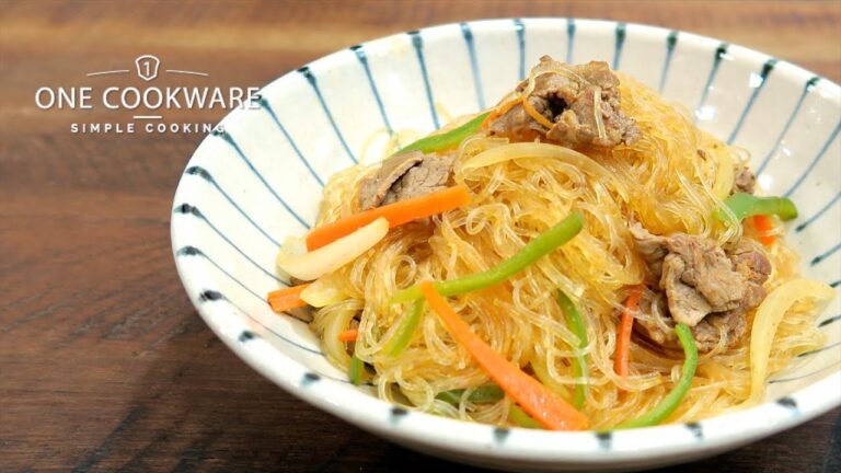 フライパンひとつで簡単　たっぷり春雨の甘辛チャプチェ｜ONE COOKWAREシリーズ　レシピ　作り方