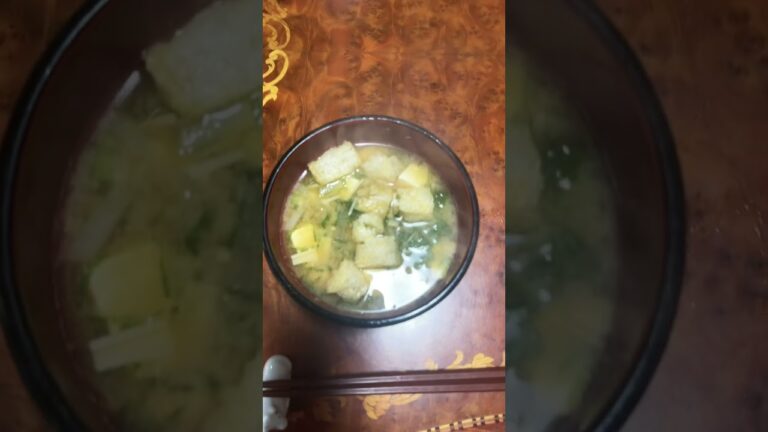 旬前のタケノコの味噌汁ができました　いただきます！う、うまい❗️正気がみなぎっっている味だべ‼️