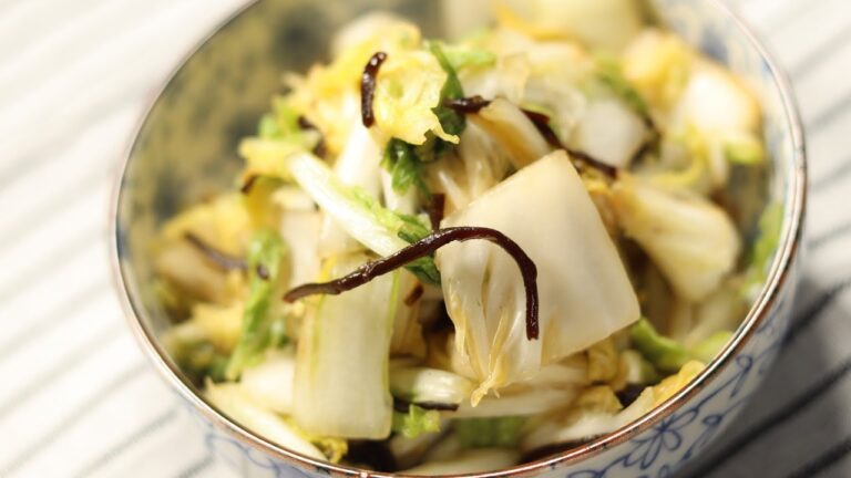 【漬物】白だしと塩昆布で白菜の浅漬けの作り方｜漬物レシピ｜白だしと塩昆布を使って白菜を浅漬けにしました。食材の自然な塩加減が絶妙です！