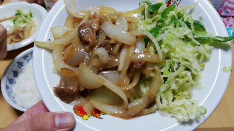 【Oisix】醤油漬け豚と玉ねぎ炒め＆小松菜としめじの和風ツナマヨ和え【オイシックス】