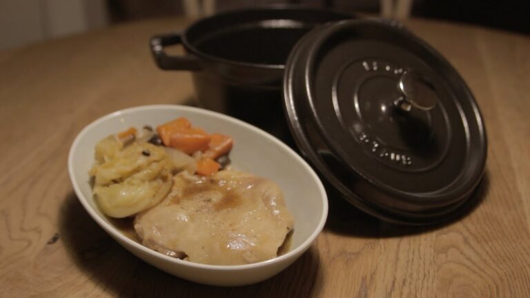 【staub】初めての無水調理、鶏肉と野菜の水分で作る旨味たっぷり無水煮込み