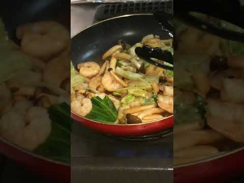 #Shorts えびとしめじとキャベツの和風パスタの作り方！！