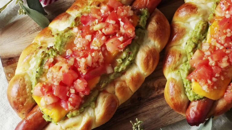 【普通にうまそう】アボカドとトマトのあみあみドッグ🥑🍅