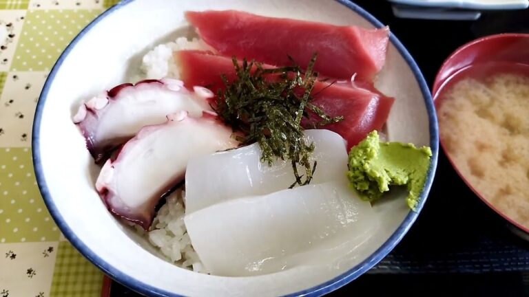 水戸市　彩　三色丼　定食屋　刺身