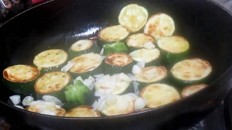 豚肉とズッキーニのカレーチーズ蒸し