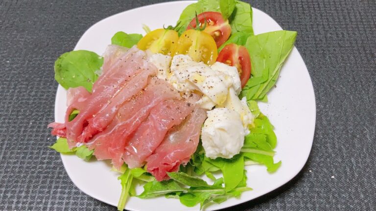【ルッコラと生ハムのサラダ】モッツアレラチーズも入ってます。