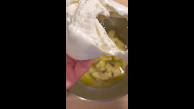 モッツァレラとキウイのさっぱりマリネサラダ🥝　#料理 #料理動画 #shorts #short #チーズ #チーズレシピ #チーズ料理 #cheese #モッツァレラチーズ