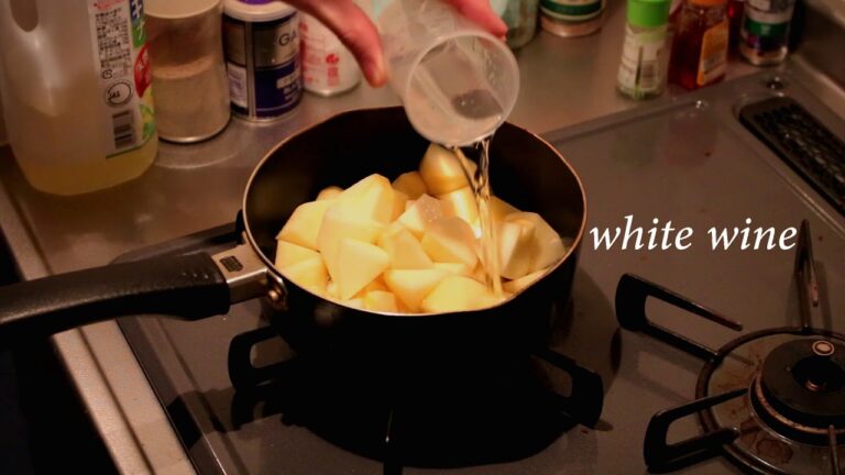 リンゴと白ワインだけで作る【簡単リンゴ煮】