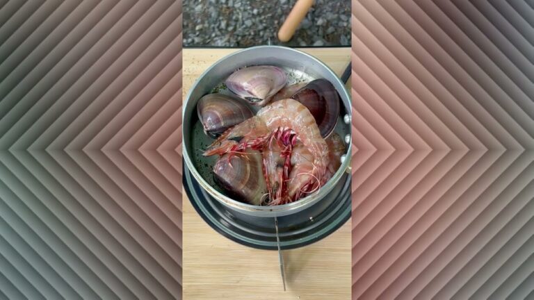 はまぐりとエビのワイン蒸し