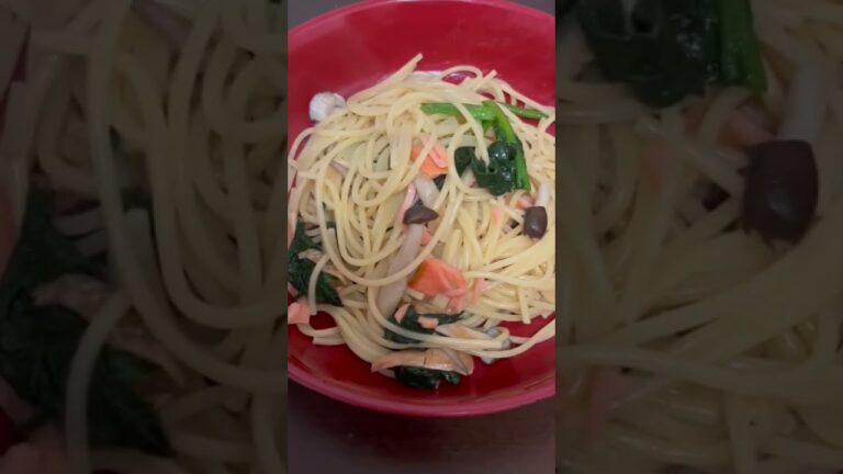 #Shorts サーモンとほうれん草の和風パスタの作り方！！