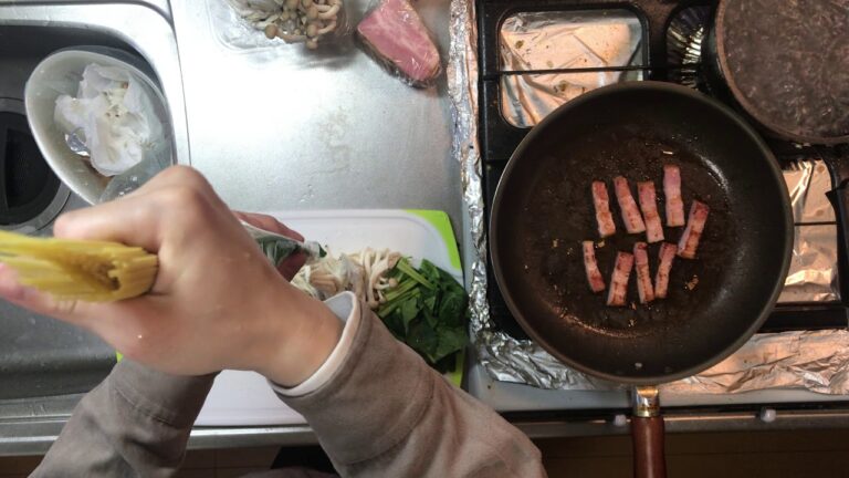 【パスタ】ほうれん草とベーコンの和風パスタ