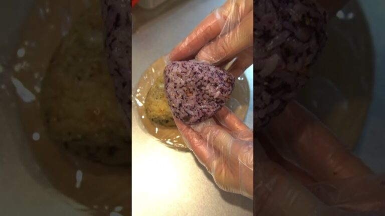 【ずぼら弁当】しらすと塩昆布/ 梅干しとゆかりのおにぎり