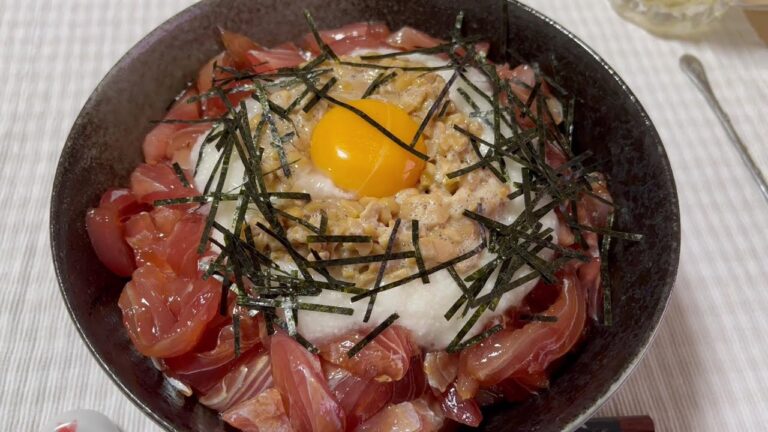 超まぐろ丼（漬けまぐろ・とろろ・納豆・卵黄）