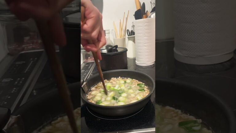 【深夜食堂】お腹に優しいひき肉のトロトロ餡掛け豆腐#男子ご飯 #料理男子 #料理勉強中 #おうちごはん #クッキングラム #自炊男子 #よるごはん日記暮らしを楽しむ #暮らしを整える