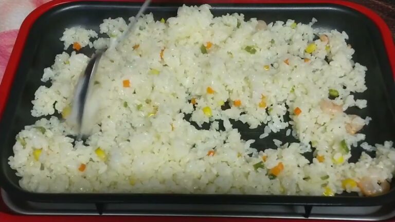 [安い] えびピラフをホットプレートで調理していくよ。