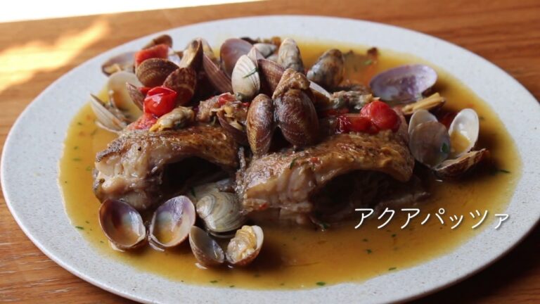 【魚料理】 30秒でプロが教える魚介の旨味たっぷりのアクアパッツァ~Acqua Pazza ~の作り方！【アクアパッツァ】