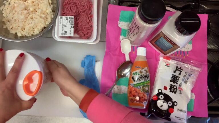 シャキシャキレンコン入りハンバーグ！ 噛むほど歯触りと旨みが滲み出る〜甘酢あんかけのレンコンハンバーグを作ってみませんか？？？