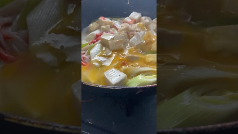 灼熱のキッチンで豆腐とカニカマとネギを卵で閉じたやつ#自炊#おうちごはん #豆腐