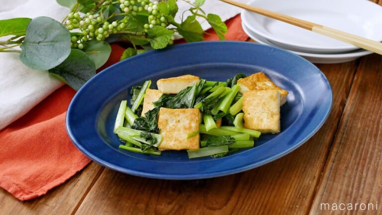 【小松菜と豆腐のうま塩中華炒め】節約レシピにぴったり！ヘルシーなひと品♪｜macaroni（マカロニ）