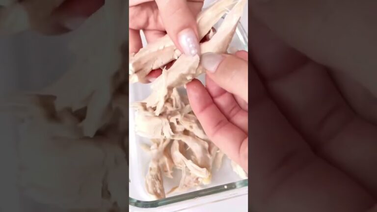 14キロ痩せたダイエット飯『ささみキムチ』食事制限すると栄養が偏りがちなんだけど、実はダイエット中でもタンパク質もしっかりとることが大事。ささみなら脂身が少なくカロリーも低いよ⭕️