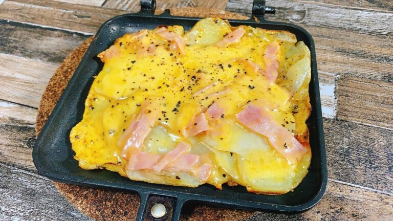［HSM］じゃがいものスライスをカリカリに焼いてベーコンとチーズを乗っけてホットサンドメーカーで焼く