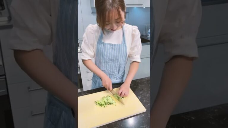 【最強ダイエットめし！】しらたきサラダチキン冷麺 #shorts