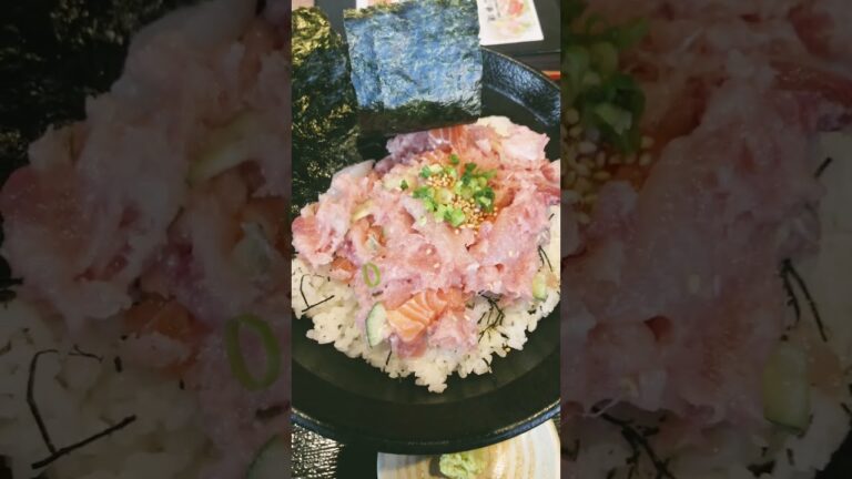 北海道　海鮮丼　ネギトロに納得がいかない　シーザーサラダは100円で激安