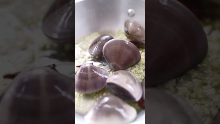 はまぐりの白ワイン蒸し 菜の花のグリル添え