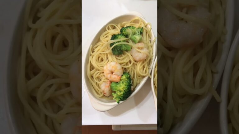 エビとブロッコリーのペペロンチーノ風　#パスタ#エビ#ブロッコリー#ペペロンチーノ