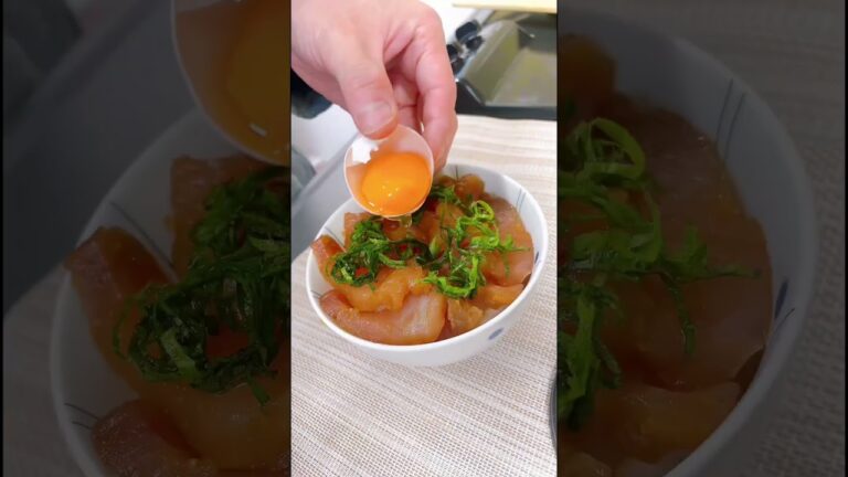 朝から贅沢に『マグロの漬け丼』を作ってかきこみます。 #cooking #shorts #レシピ