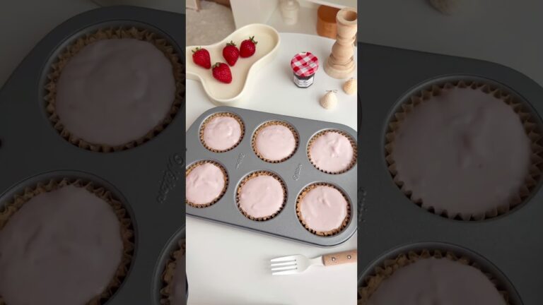 材料5つ ヨーグルトで作るいちごレアチーズ風タルト🍓 #フルーチェ #いちごタルト #レアチーズ #レアチーズケーキ #お菓子作り #お菓子レシピ #簡単スイーツ #簡単おやつ #tart