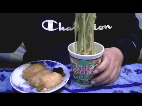 【一人deごはん】Let’s eat！食べてみたよ！「日清カップヌードル抹茶」お供はいなり寿司