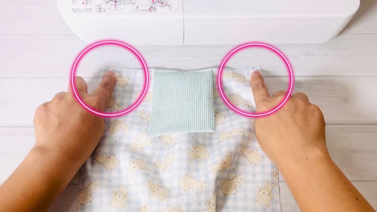 持ち手はしっこ寄せ⁉️ が新鮮　かんたん魔法発動🪄　丸いミニトートバッグの作り方　tote bag sewing 初心者さん向け　※文庫本横に入る小ぶりサイズ