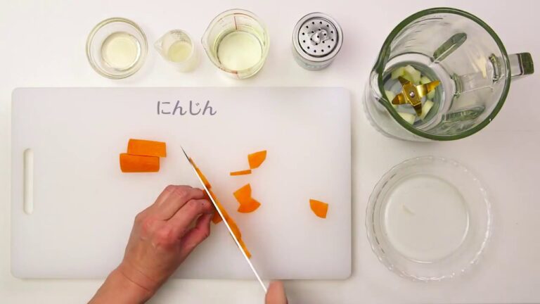 りんごとナッツ、焼きヨーグルトのチョップドサラダ｜明治ブルガリアヨーグルト公式ヨーグルトレシピ