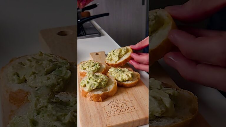 【5分でできる前菜】スモークサーモンとアボカドのブルスケッタ #簡単レシピ #レシピ動画 #料理 #料理動画 #food #レシピ #イタリア料理 #料理男子 #アボカドレシピ #スモークサーモン