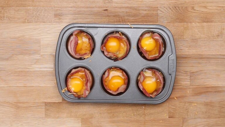 【朝ごはんに】とろけるチーズのベーコンエッグ・カップ