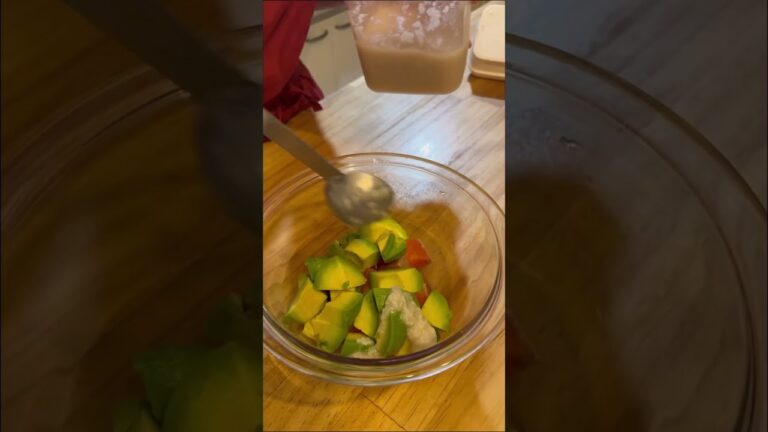 老化防止＆骨作り サーモンとアボカド塩麹漬け レシピはコメント欄に記載 #shorts